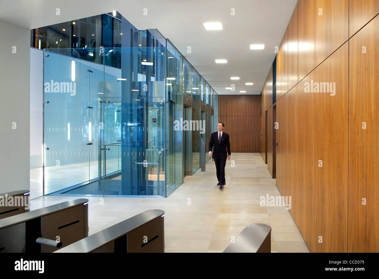 Uno Southampton Row, SHEPPARD ROBSON, London, 2010, interno della lobby con i tornelli Foto Stock