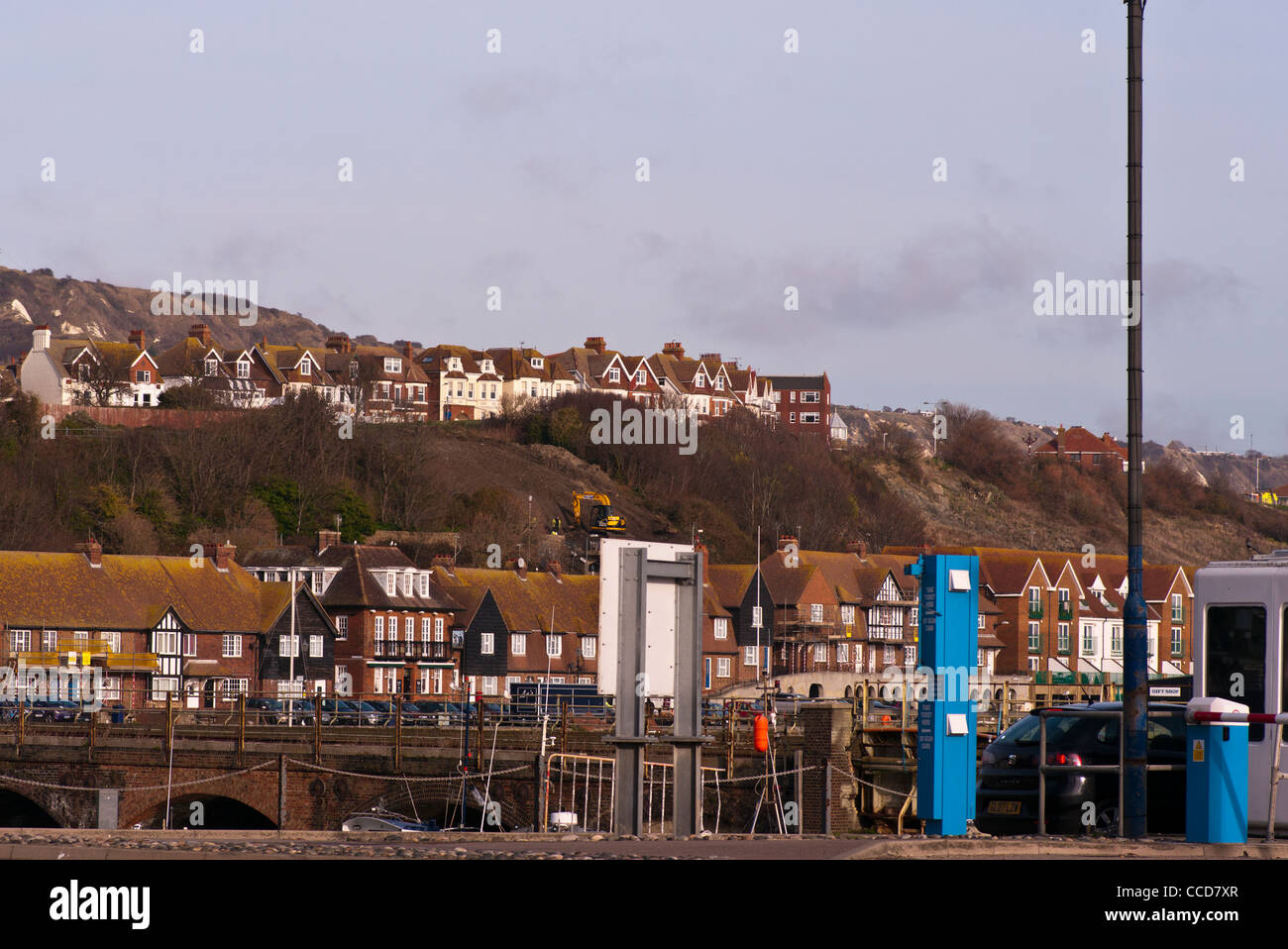 La proprietà si affaccia sul porto a Sud Est città costiera di Folkestone nel Kent REGNO UNITO città portuali Foto Stock