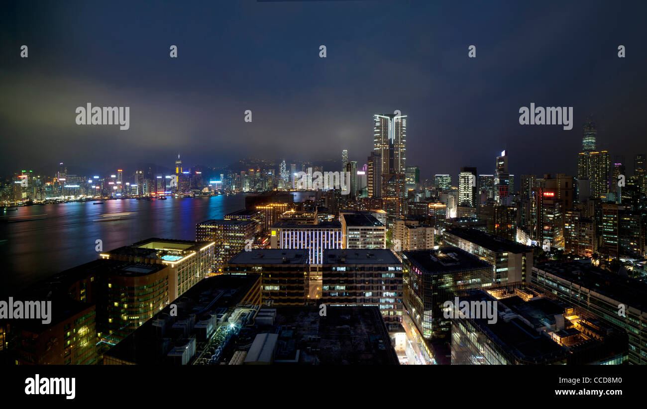 Tempo di notte vista dell'Isola di Hong Kong da icona Hotel Foto Stock