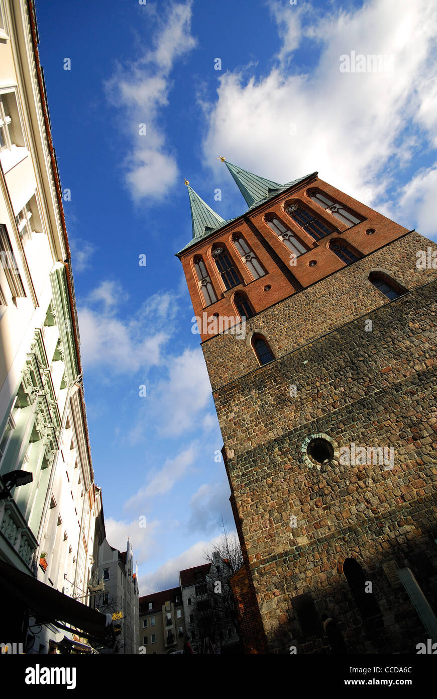 Berlino, Germania. La ricostruita chiesa duecentesca di Nikolaikirche nel distretto Nikolai della città. 2012. Foto Stock