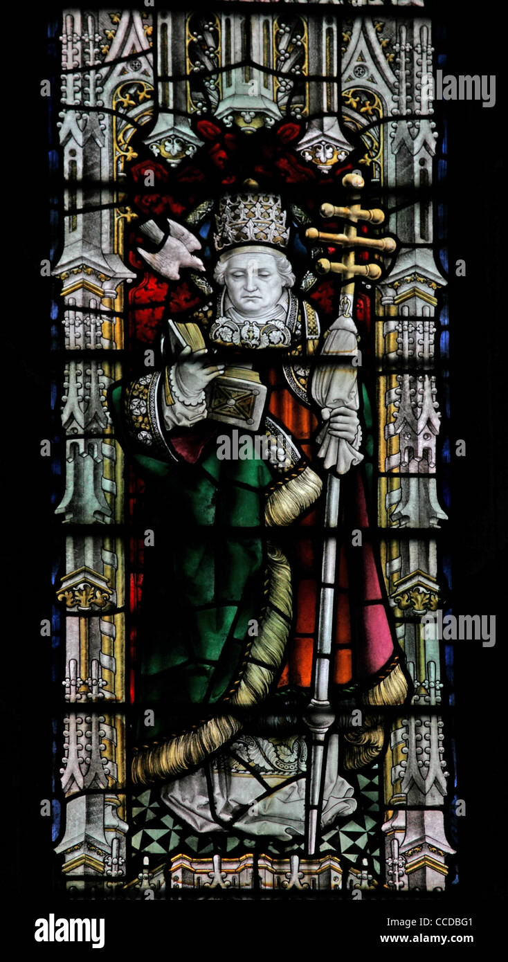 Una vetrata di Henry Victor Milner raffigurante Papa Gregorio Magno, Chiesa di San Nicola, Islip, Northamptonshire Foto Stock