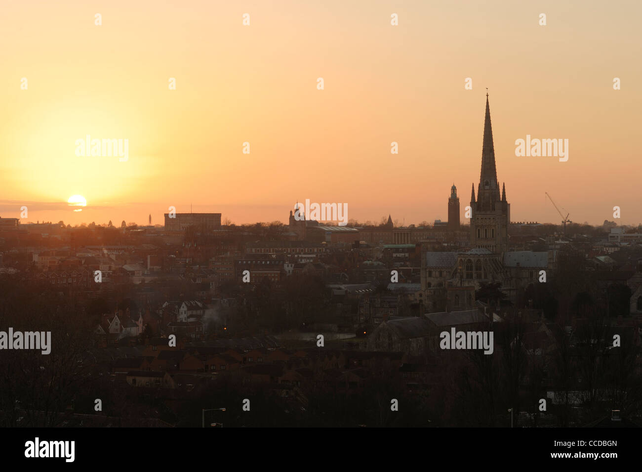 Norwich skyline panoramico al crepuscolo Foto Stock