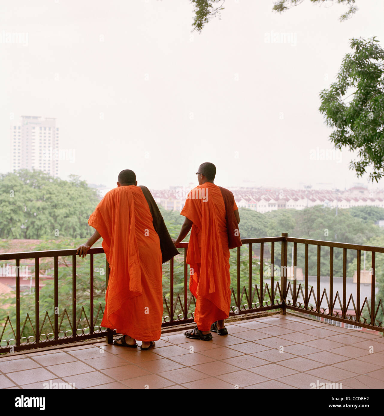 Due monaci buddisti su la collina di San Paolo in Malacca Malacca in Malesia in Estremo Oriente Asia sud-orientale. Il buddismo Reportage di Viaggio Foto Stock