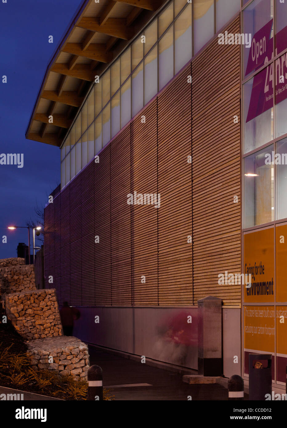 Tesco cheetham hill manchester michael aukett architetti 2009 Efficienza energetica di dettaglio esterno al tramonto Foto Stock