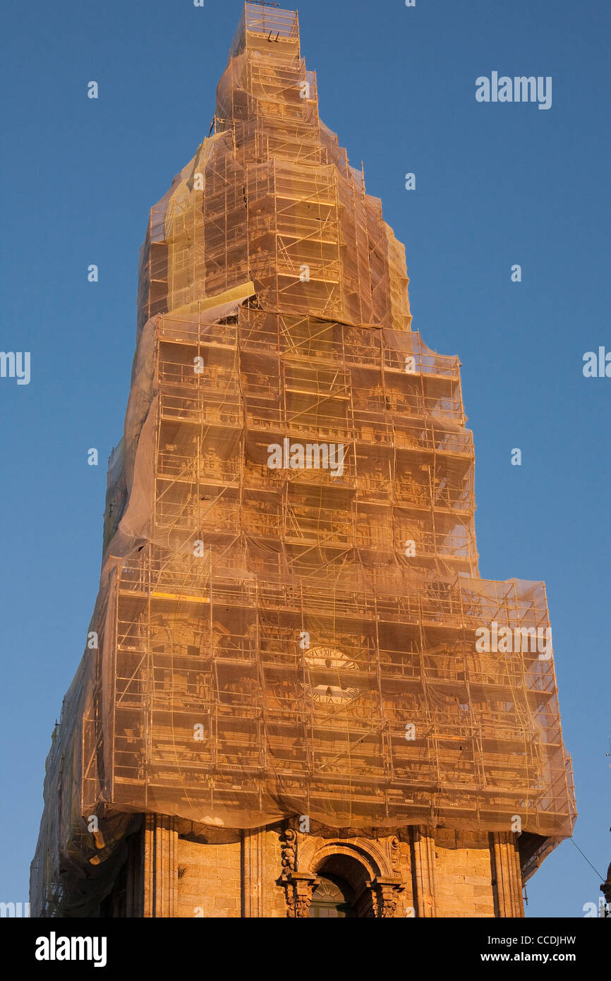 Clock Tower, facciata est della Cattedrale di Santiago de Compostela come si vede dal Praza da Quintana Foto Stock