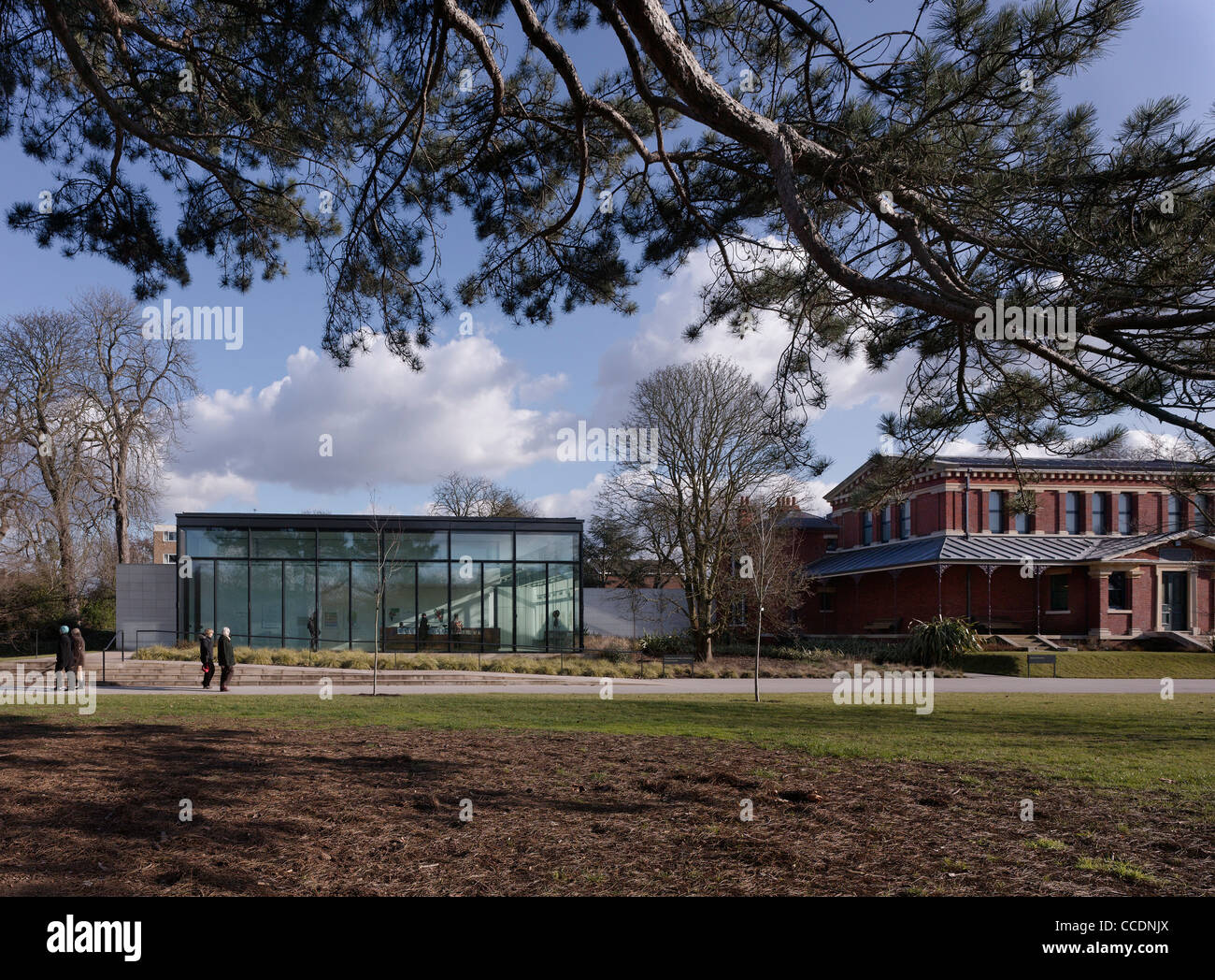 SHIRLEY SHERWOOD GALLERY WALTERS E COHEN Royal Botanic Gardens di Kew 2008 VISTA FRONTALE CON MARIANNE NORTH GALLERY Foto Stock