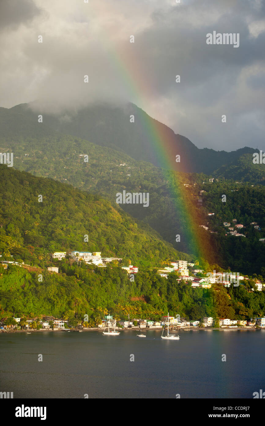 Rainbow sulla tropicale Isola Caraibica di Dominica, Isole Sottovento, West Indies Foto Stock
