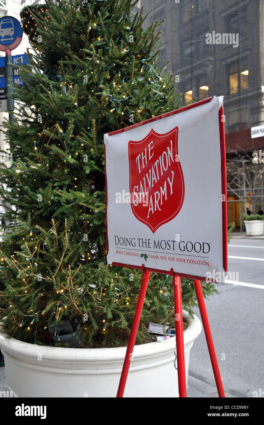 Esercito della salvezza donazione benna, New York City, Stati Uniti d'America Foto Stock