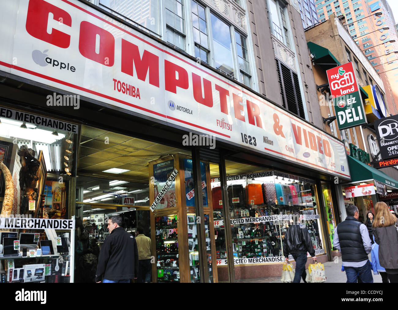 Computer e negozio di elettronica, New York City, Stati Uniti d'America Foto Stock