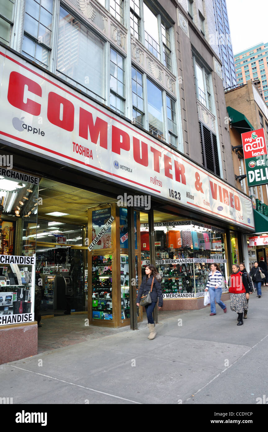 Computer e negozio di elettronica, New York City, Stati Uniti d'America  Foto stock - Alamy