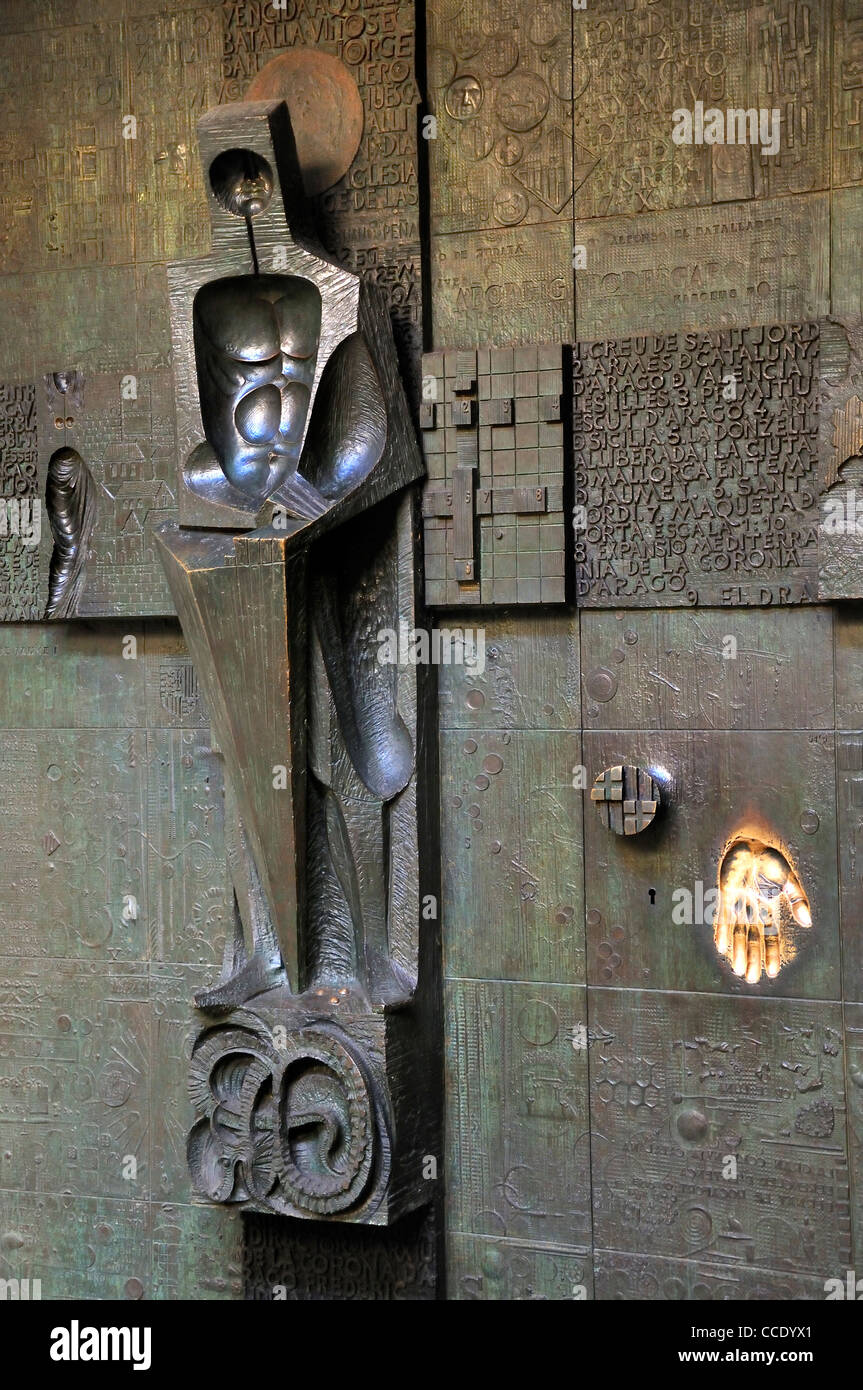 Barcellona, Spagna. Palau del Lloctinent. (Antoni Carbonell - 1549-57) St George's porta (1975) Foto Stock