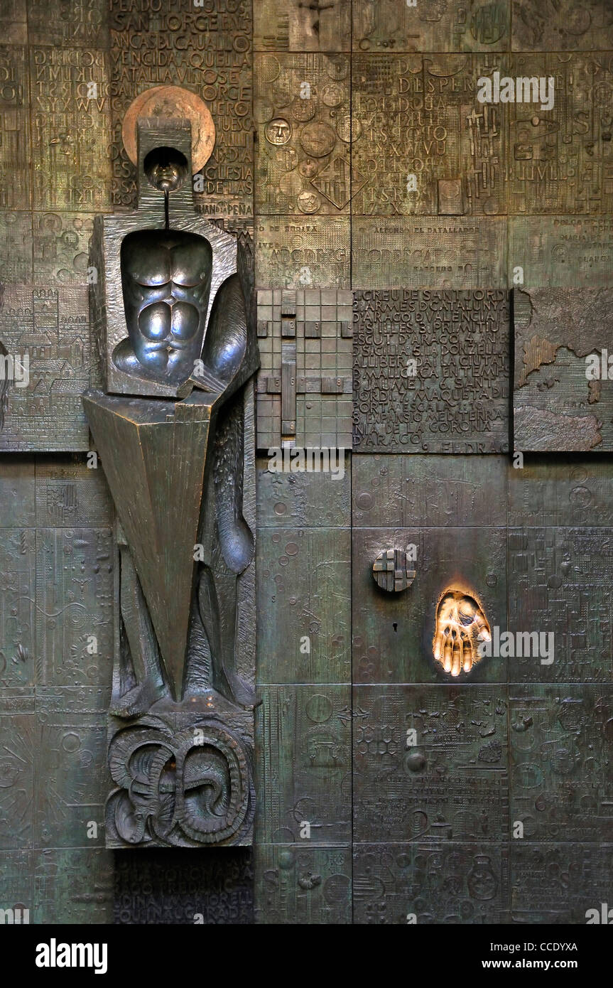 Barcellona, Spagna. Palau del Lloctinent. (Antoni Carbonell - 1549-57) St George's porta (1975) Foto Stock