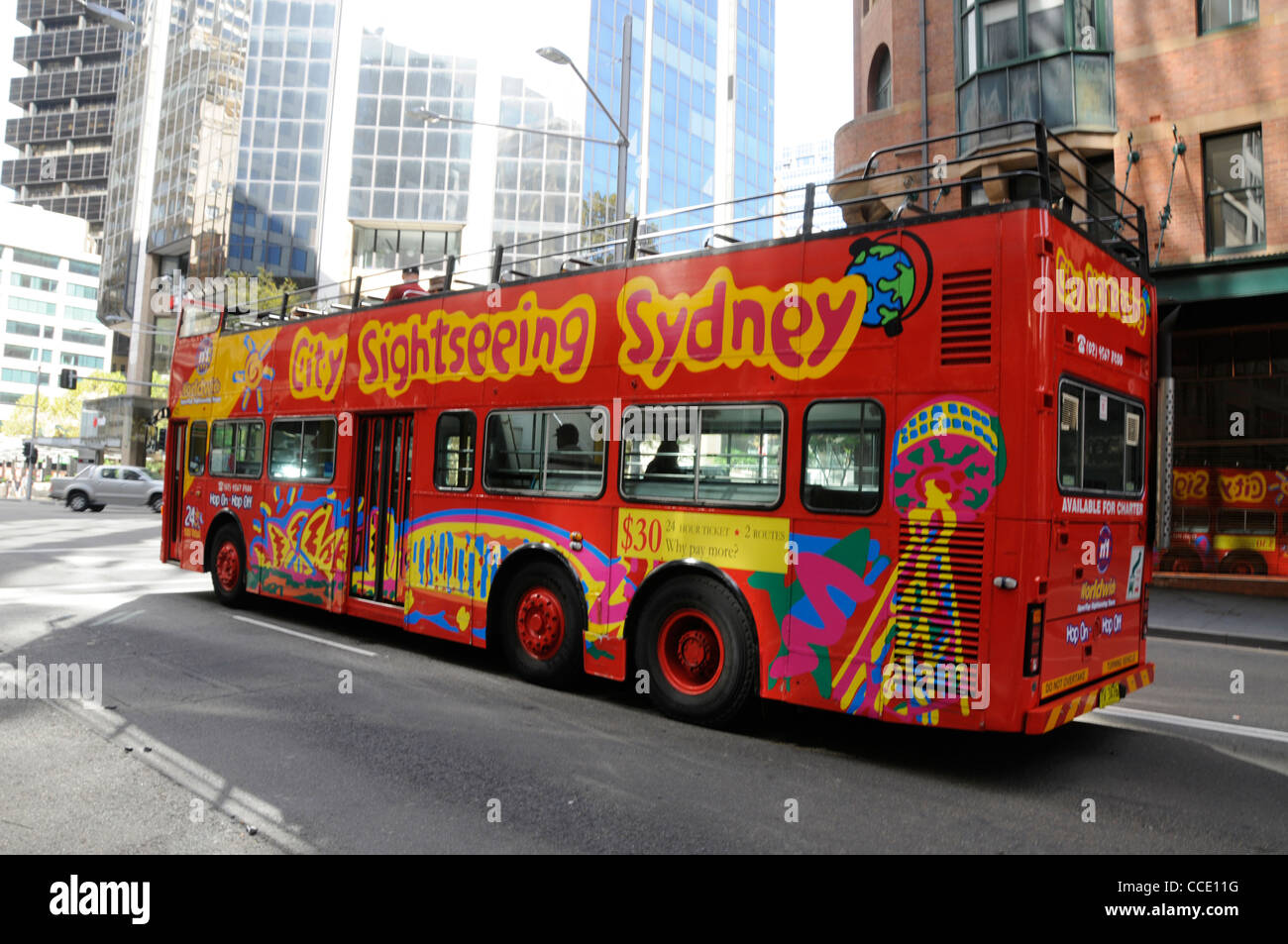 Un giro turistico di Sydney bus lungo George Street a Sydney, Nuovo Galles del Sud, Australia Foto Stock