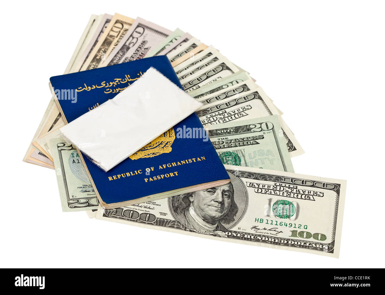 Pacchetto con il farmaco più il passaporto afgano e Dollari USA Foto Stock
