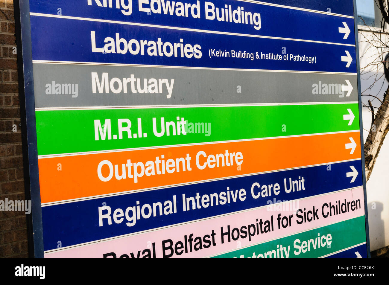 Segni di un Royal Victoria Hospital di Belfast per laboratori, mortuaria, unità MRI, Centro Ambulatoriale, Regionali di unità di Cure Intensive Foto Stock