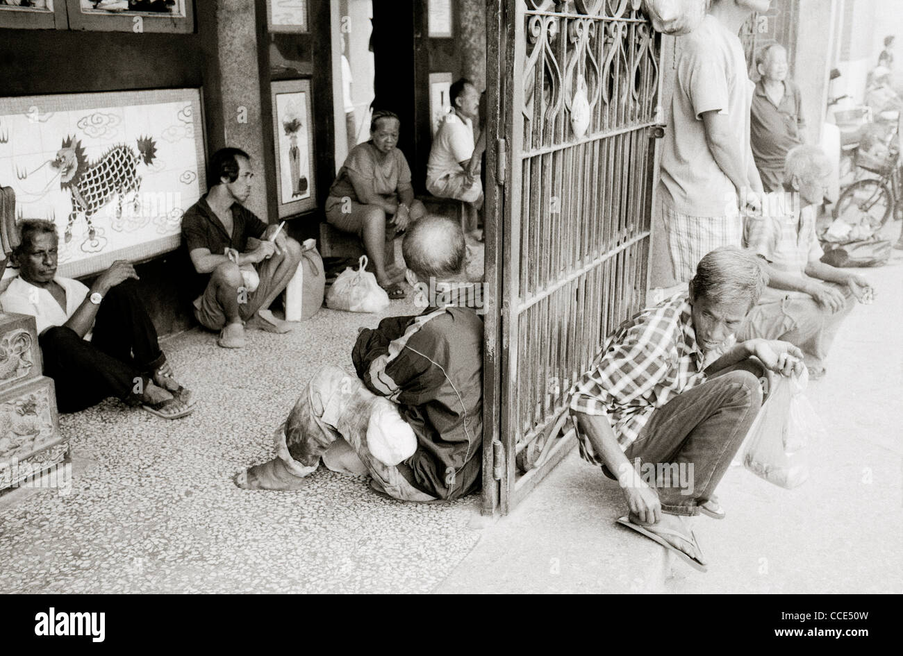 Fotografia di viaggio - Pellegrini a Kuan Yin Teng tempio in Chinatown di George Town in Penang Island in Malesia nel sud-est asiatico in Estremo Oriente. Persone Foto Stock
