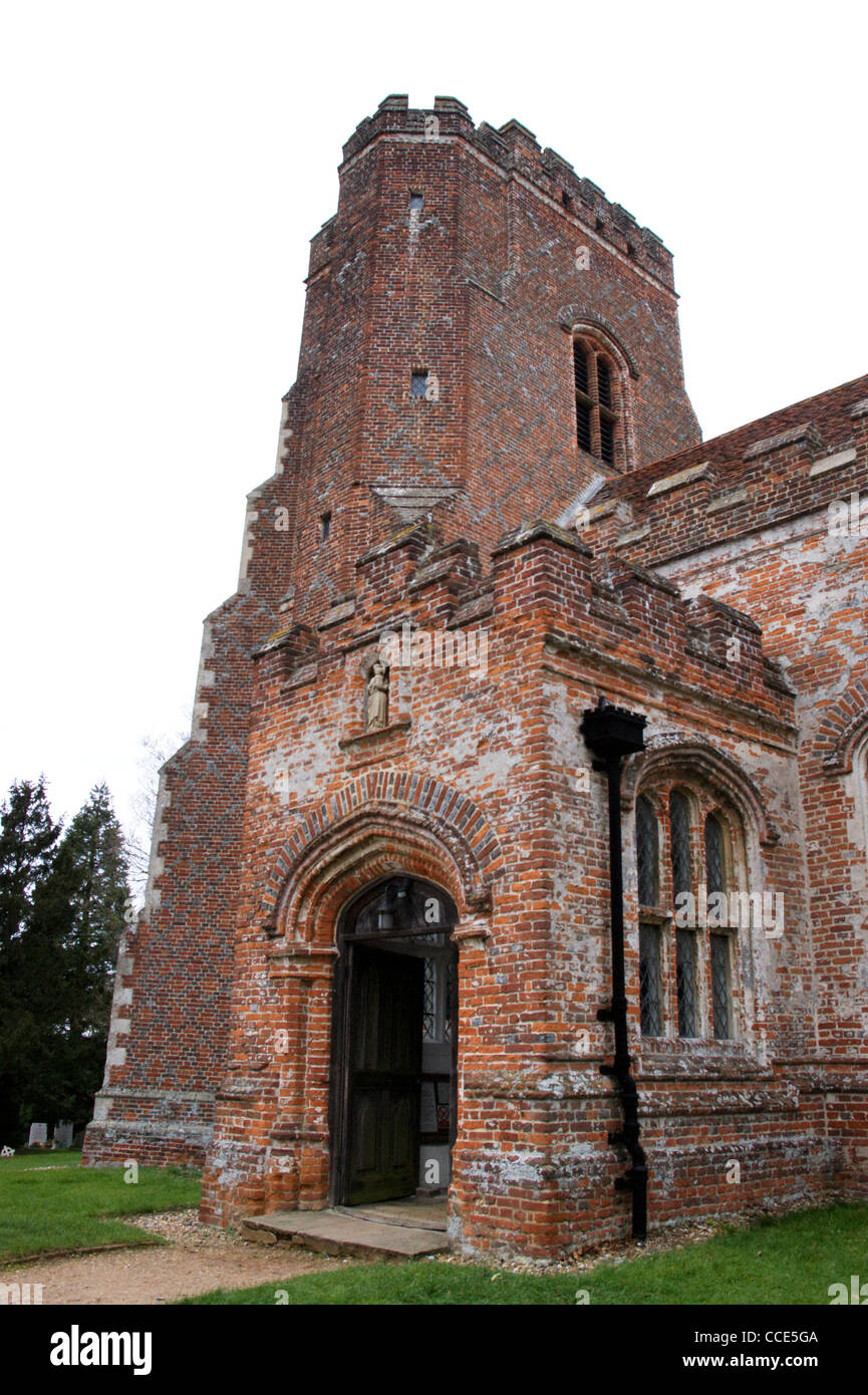 Tudor costruiti in mattoni chiesa di Santa Maria Vergine, Layer Marney, Tiptree, Essex, Inghilterra Foto Stock