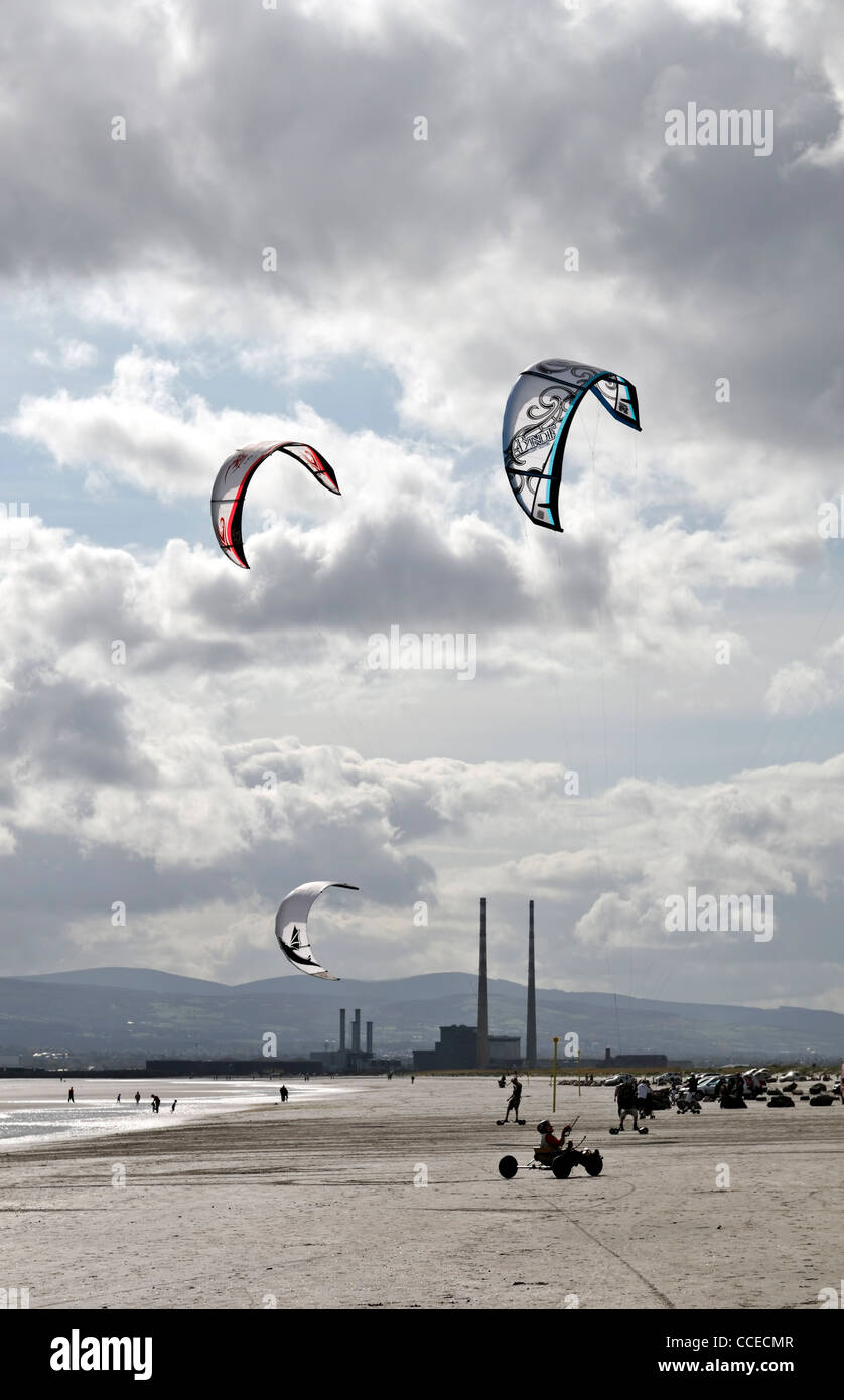 Kite-surf surf surf azione active sport sporting dollymount strand bull island Dublino Irlanda Foto Stock