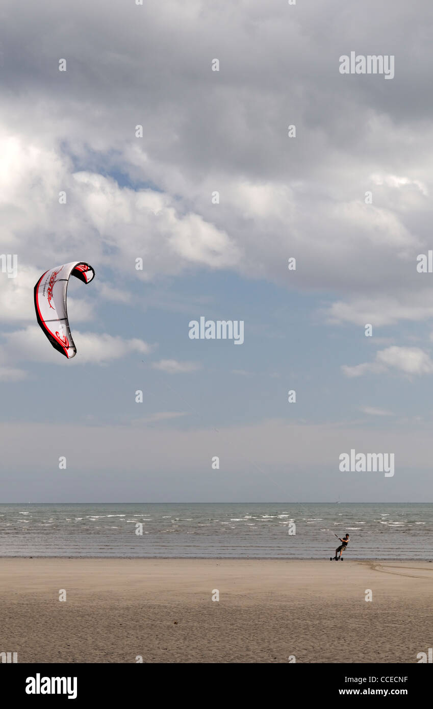 Kite-surf surf surf azione active sport sporting dollymount strand bull island Dublino Irlanda Foto Stock