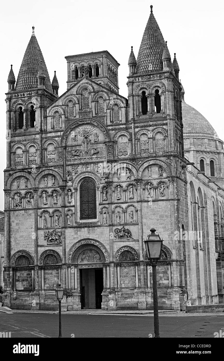 Angouleme, SW Francia, fronte ovest della cattedrale Foto Stock