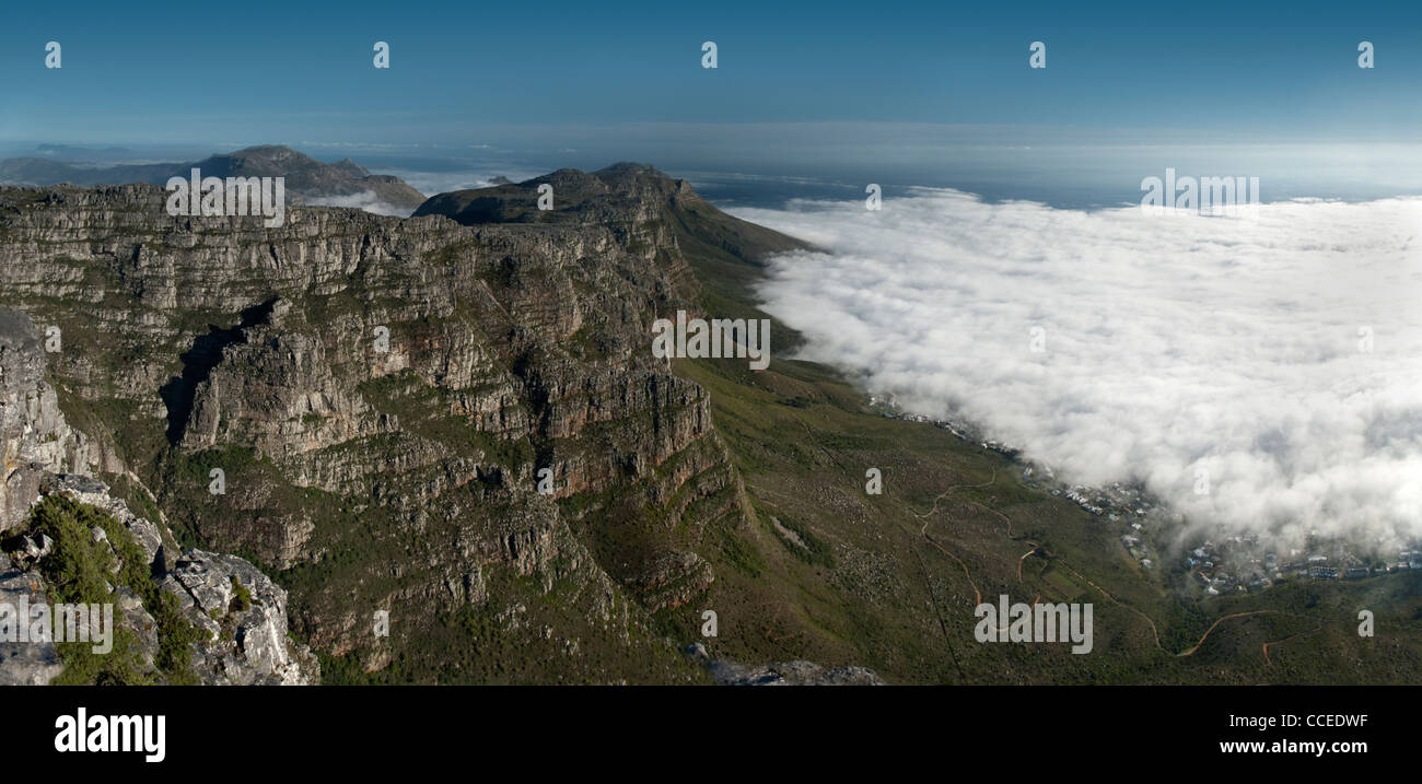 Tabella panorama di montagna. Copertura di Nuvole di Cape Town. Foto Stock