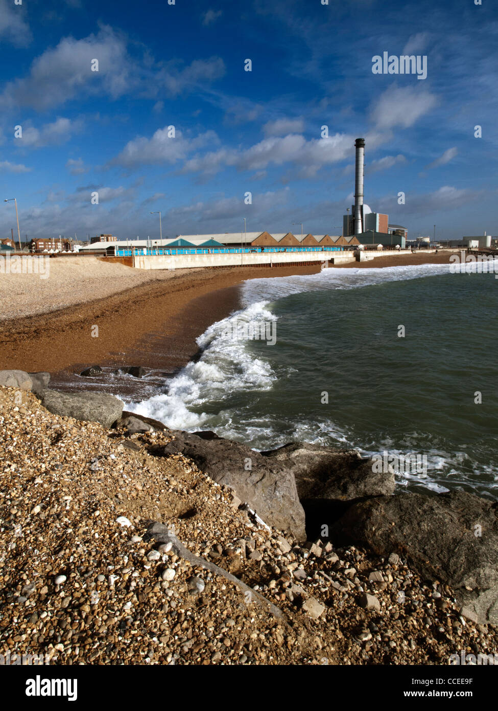 Shoreham power station e spiaggia, Sussex Foto Stock