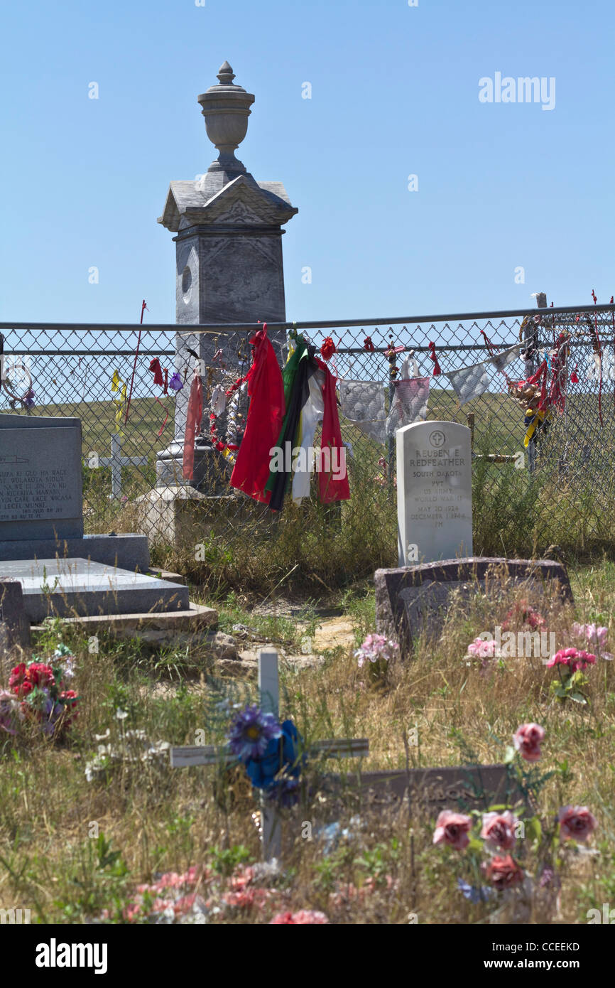 Riserva nativa tribù cimitero di Pine Ridge Lakota Oglala Sioux South Dakota negli Stati Uniti US Religious Memorial Wounded Knee verticale ad alta risoluzione Foto Stock