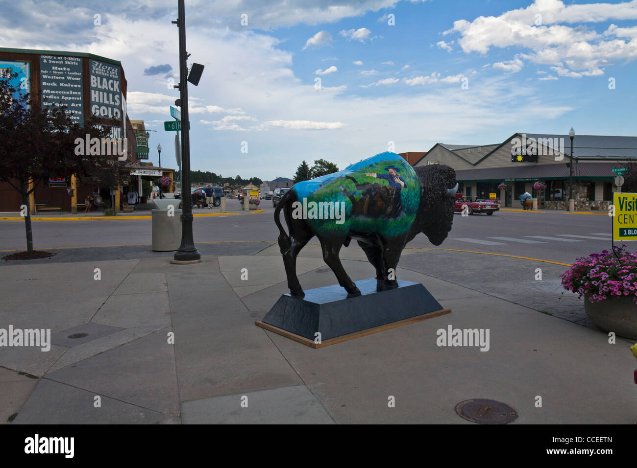 American Black Hills Custer South Dakota negli Stati Uniti Vista di una piccola strada cittadina con una strada vita quotidiana degli Stati Uniti nessuno in alto orizzontale ad alta risoluzione Foto Stock