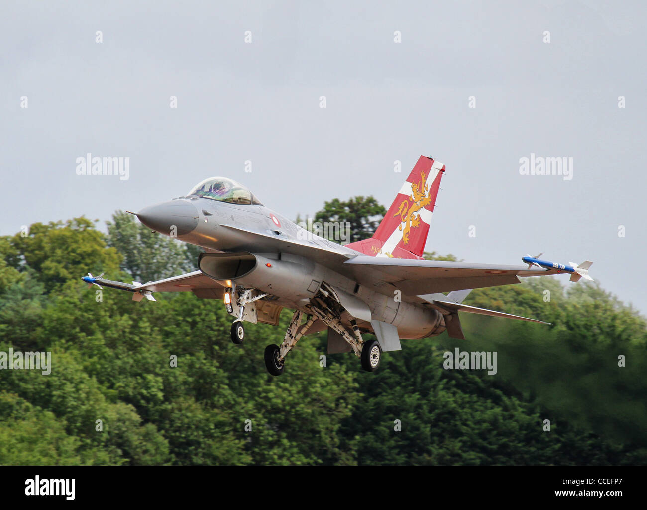 Danish General Dynamics F-16 Fighting Falcon in atterraggio a RIAT 2011 Foto Stock