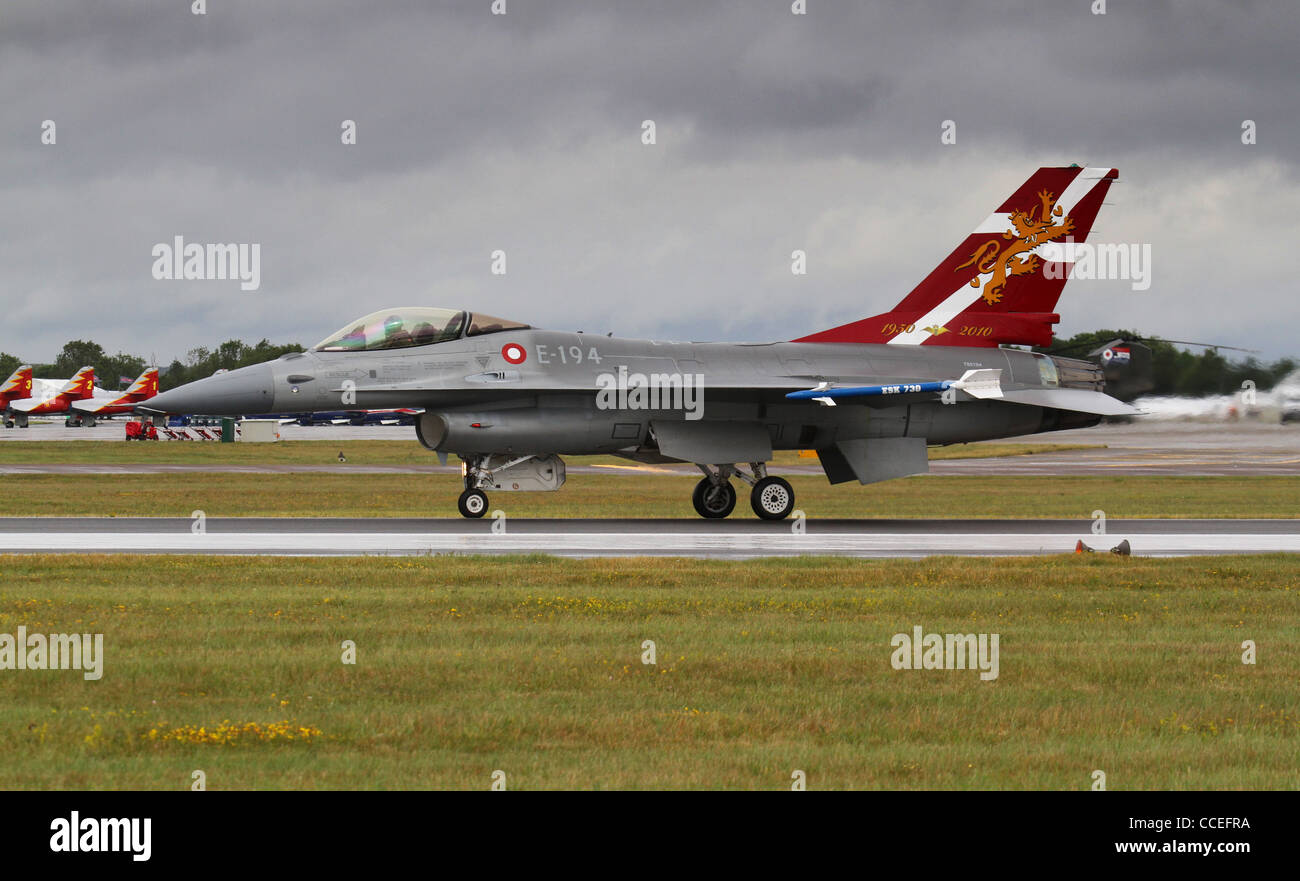 Un danese General Dynamics F-16 Fighting Falcon sulla pista di RIAT 2011 Foto Stock
