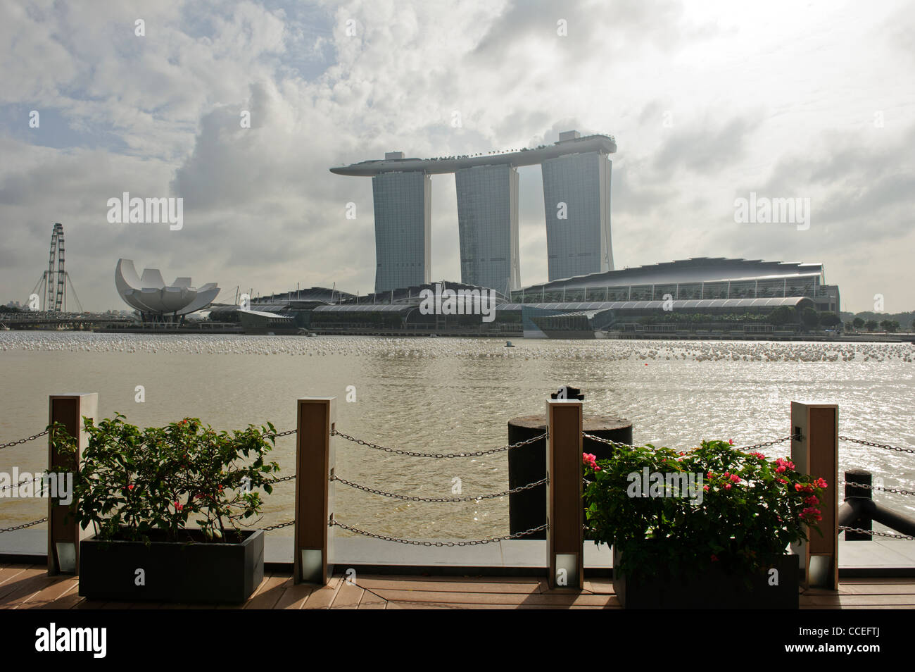 Il Marina Bay Sands Hotel, Marina Bay, Singapore. Foto Stock