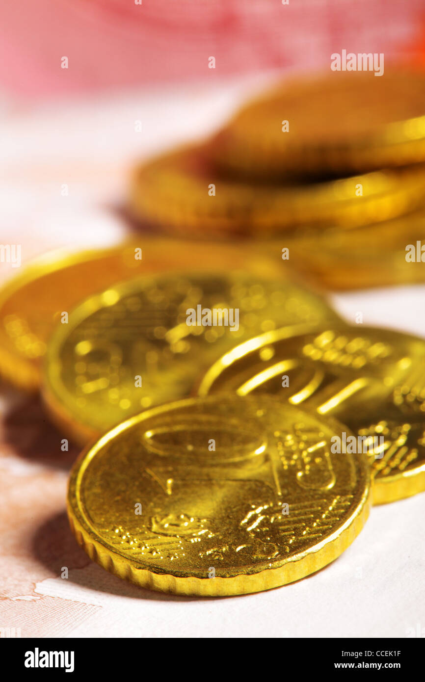 Cumulo di dieci euro cent close up sulla banconota Foto Stock