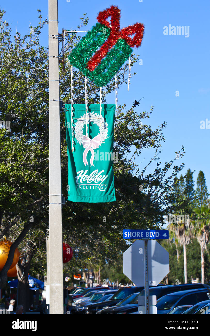Vacanze Di Natale Street Palo Della Luce Bandiera Banner E Presentano Decorazioni Gulfport Florida Foto Stock Alamy