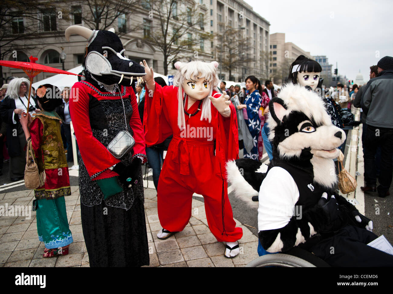 Personaggi in costume al Sakura Matsura un giapponese street fair in Washington DC Foto Stock