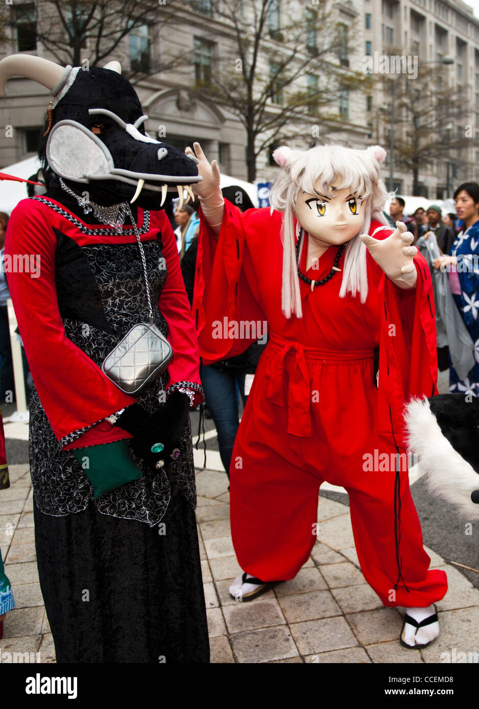 Personaggi in costume al Sakura Matsura un giapponese street fair in Washington DC Foto Stock