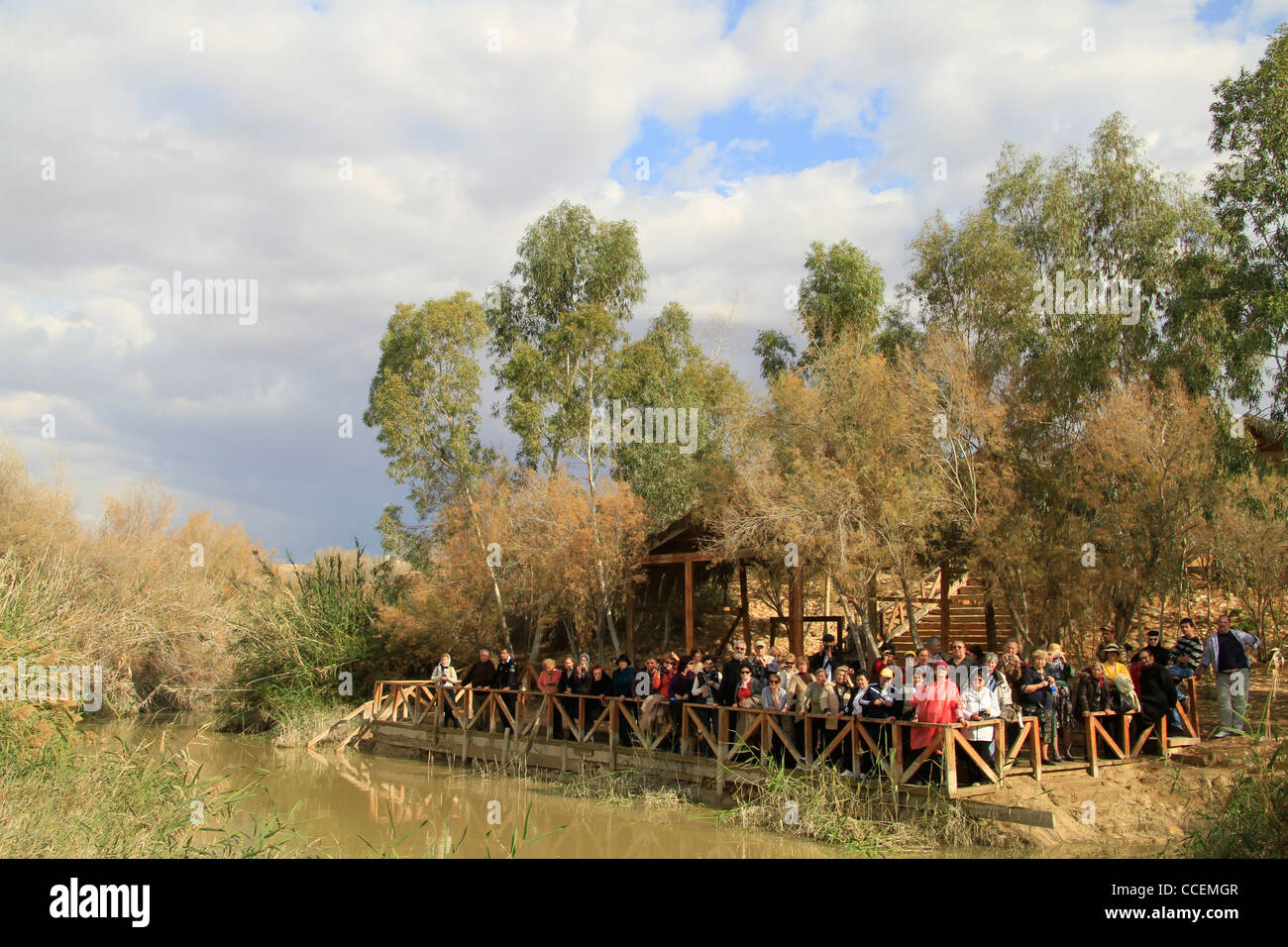 Jordan River, pellegrini al lato Giordani Al Qasr al Yahud Foto Stock