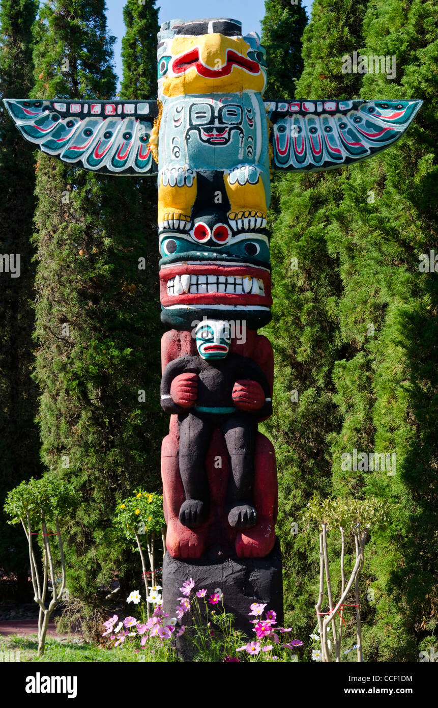 Native American totem pole al padiglione canadese al Royal Flora Expo in Chiang Mai Thailandia Foto Stock