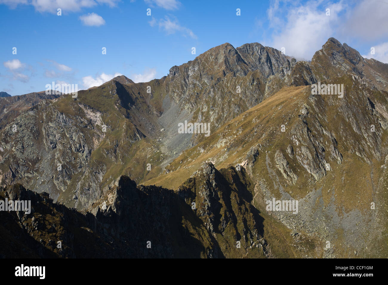 Picco Buteanu, un grande vertice sulla cresta di Fagaras, Carpazi, Romania Foto Stock