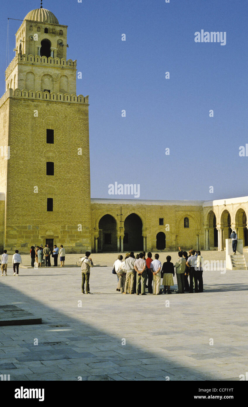 La moschea di Uqba conosciuta anche come la grande moschea di Kairouan è situato nel Patrimonio Mondiale UNESCO città di Kairouan, Tunisia Foto Stock