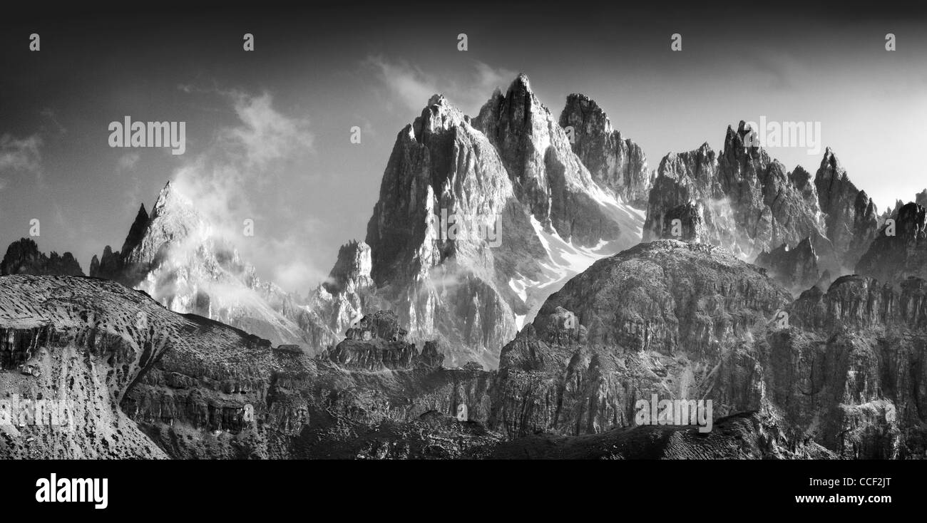 Opinioni dei Cadini di Misurina visto da Tre Cime di Lavaredo, italiani nelle alpi dolomitiche Foto Stock