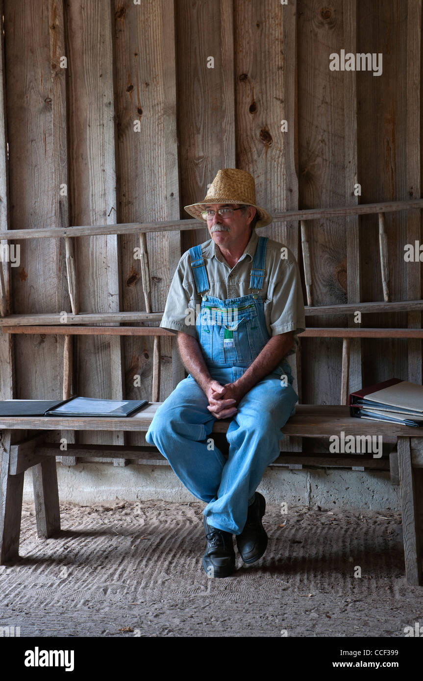 Marjorie Kinnan Rawlings Historic State Park, Cross Creek, Florida. Ranger del Parco in agricoltura i colloqui di tute per i visitatori. Foto Stock