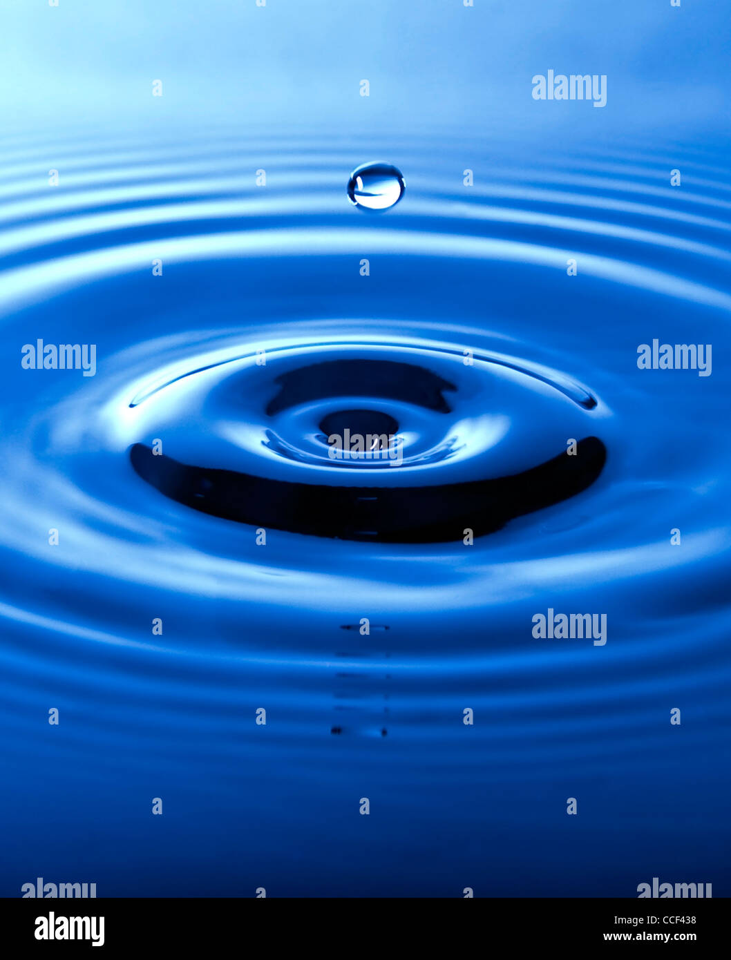 Waterdroplet con increspature Foto Stock