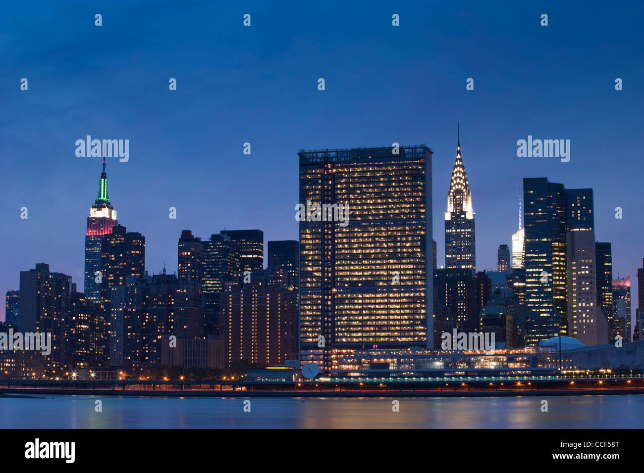 Midtown Manhattan Skyline che mostra l'Empire State, le Nazioni Unite e il Chrysler edifici Foto Stock