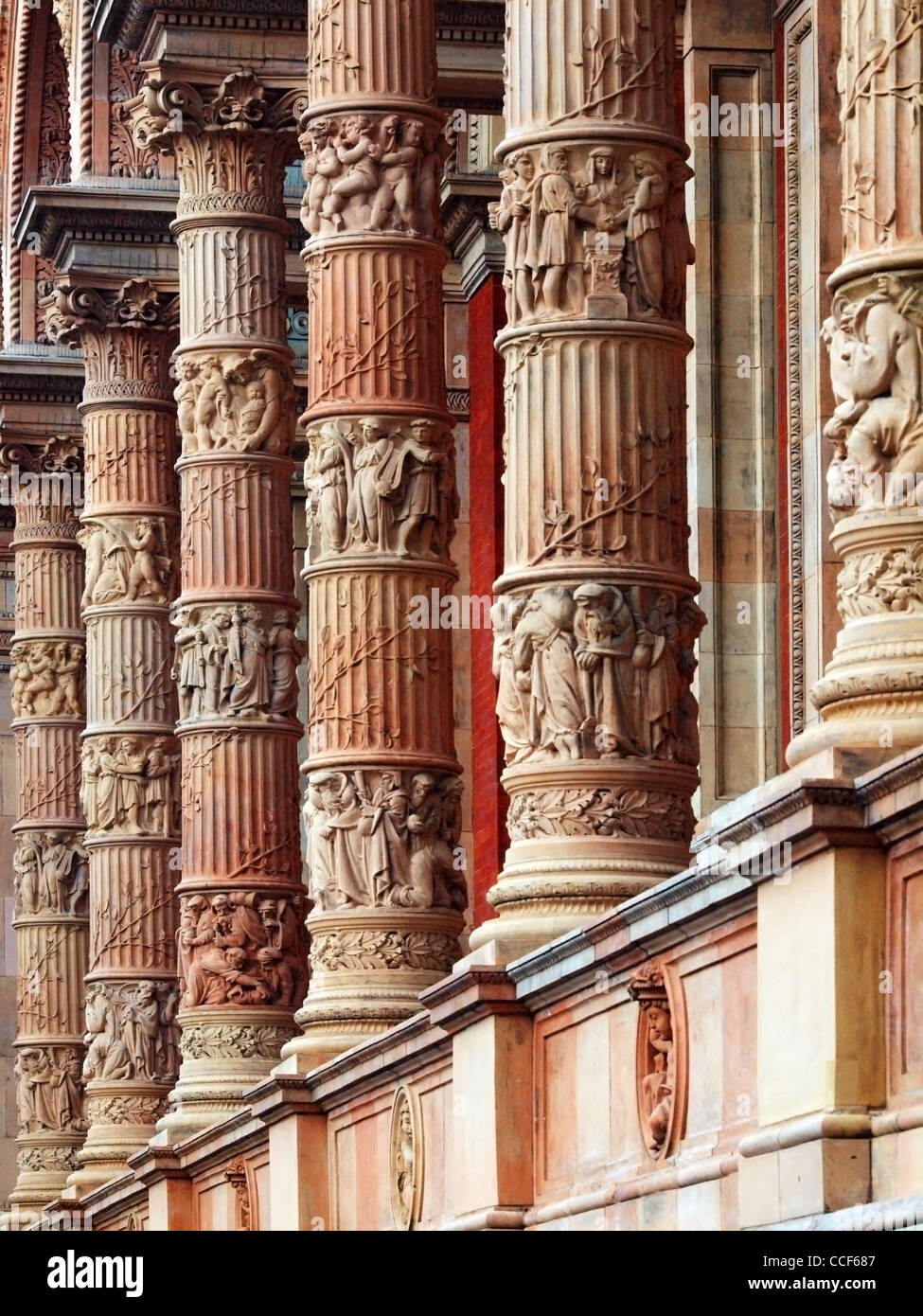 Colonne decorative a Londra il Victoria & Albert Museum. Foto Stock