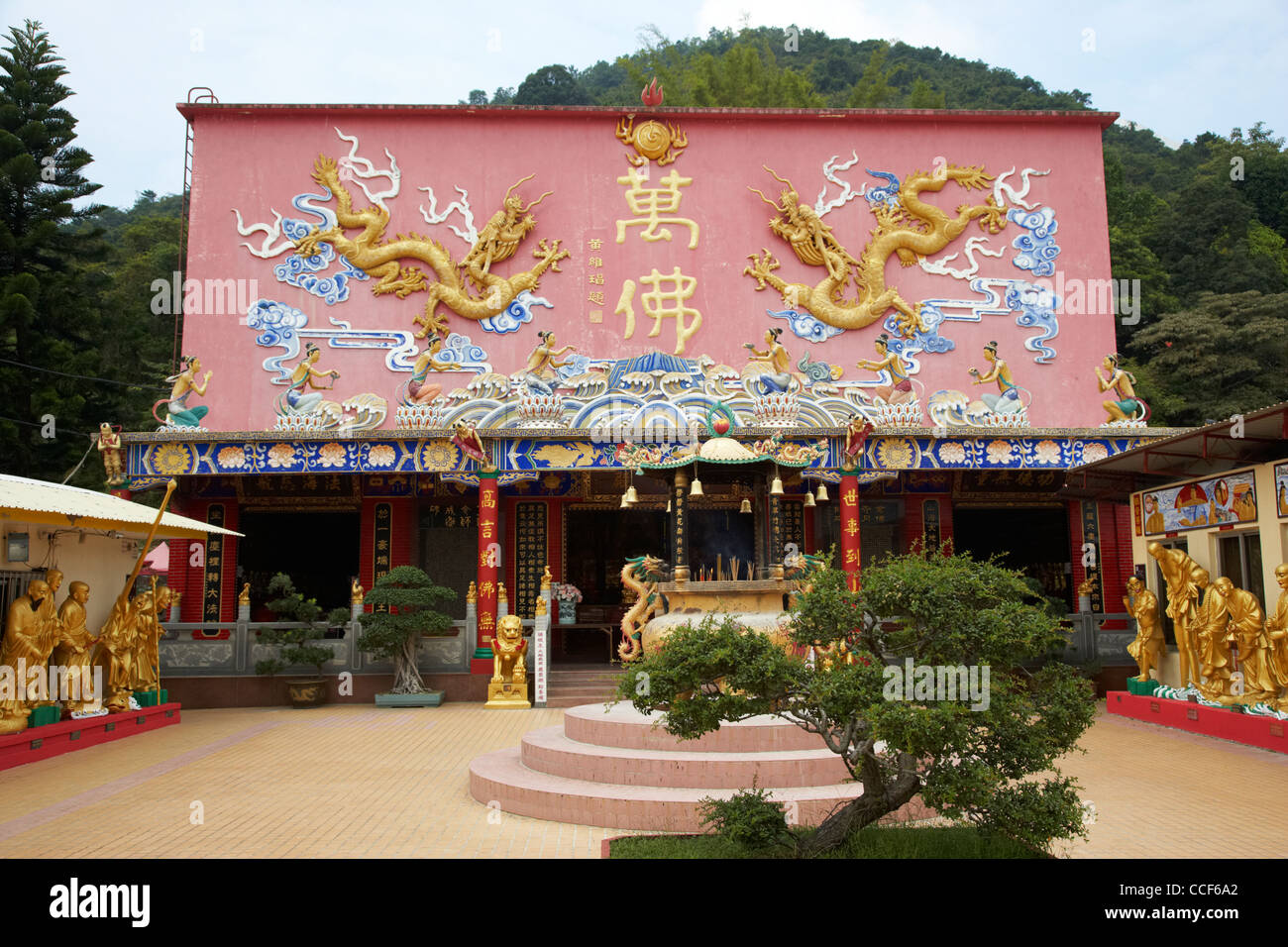 Esterno del Tempio principale presso il Monastero dei Diecimila Buddha sha tin nuovi territori di Hong kong RAS di Hong kong cina asia Foto Stock