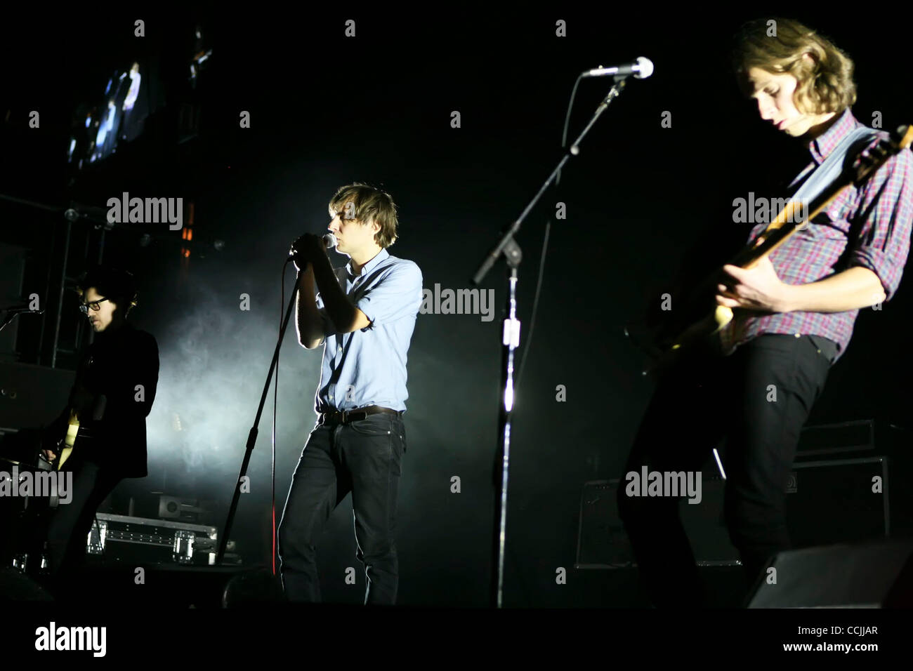 Dic 10, 2010 - San Jose, California, Stati Uniti - 'Phoenix' performing live a non così Silent Night 2010 in San Jose, California. THOMAS MARS, mazzo d'Arcy, Christian Mazzalai e Laurent Brancowitz. (Credito Immagine: © Tracy Van Monastero/ZUMAPRESS.com) Foto Stock