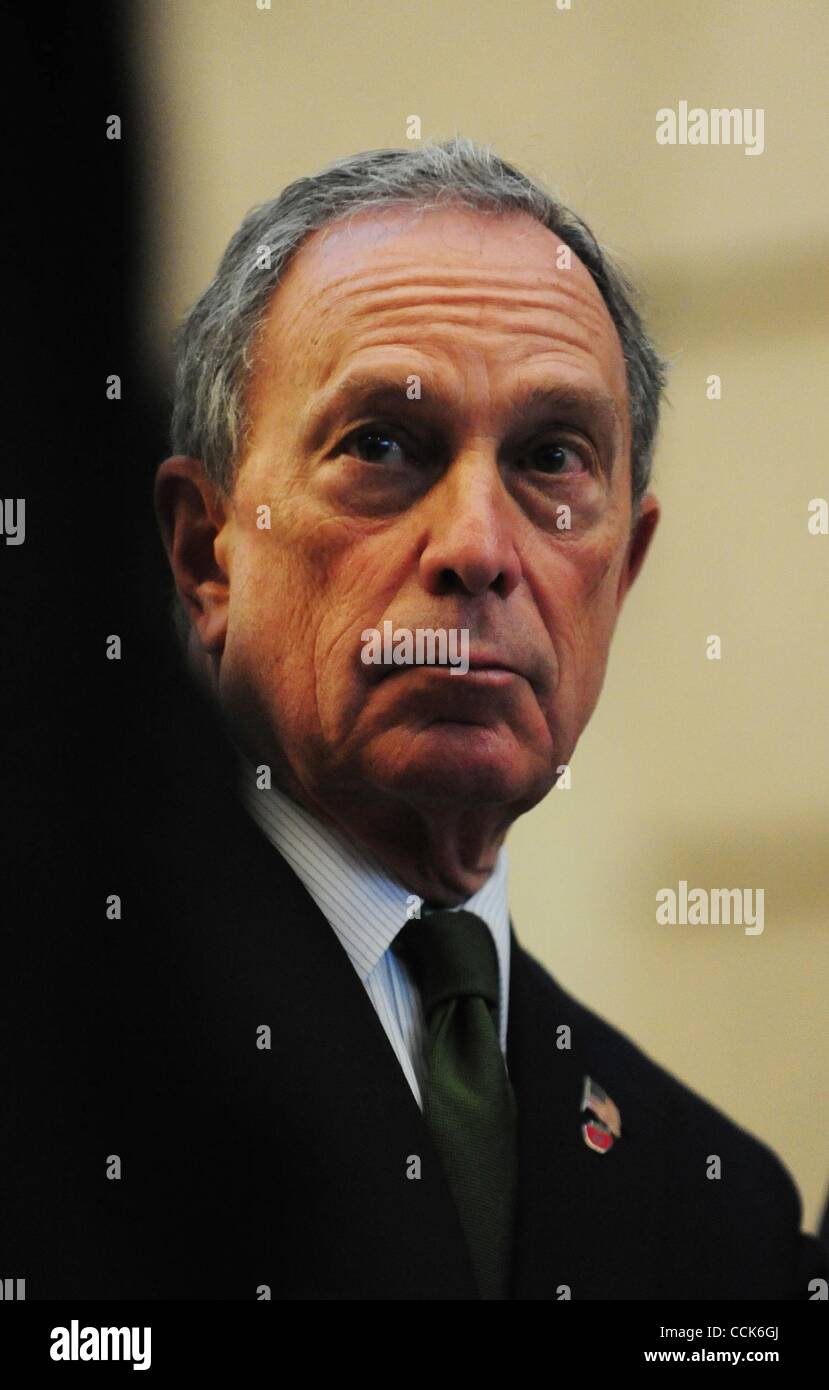 1 dicembre, 2010 - Manhattan, New York, Stati Uniti - Sindaco Michael Bloomberg e New York rete di donatori di annunciare il lancio di un nuovo programma pilota per onorare i desideri di registrato donatori di organi e di contribuire a salvare vite umane in occasione di una conferenza stampa a Bellevue Hospital. Il nuovo programma pilota consentiranno alla città di test th Foto Stock