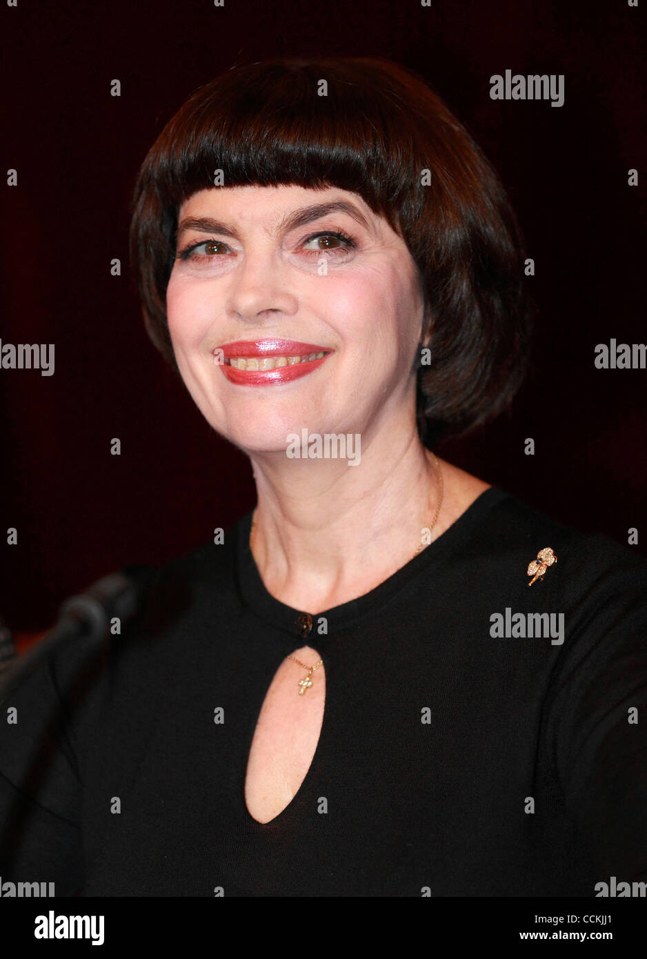 Cantante francese Mireille Mathieu alla conferenza stampa al National Hotel di Mosca. Mireille