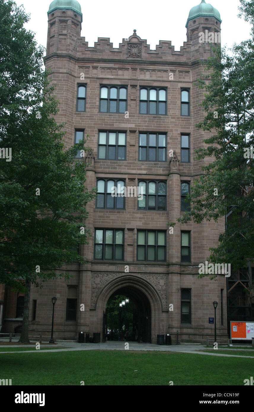 Jul 24, 2004; New Haven, CT, Stati Uniti d'America; una vista del quad sul campus della Università di Yale. Entrambi candiidates presidenziale John Kerry e George W Bush ha frequentato la Yale nonché della società segreta 'Skull & ossa". Foto Stock