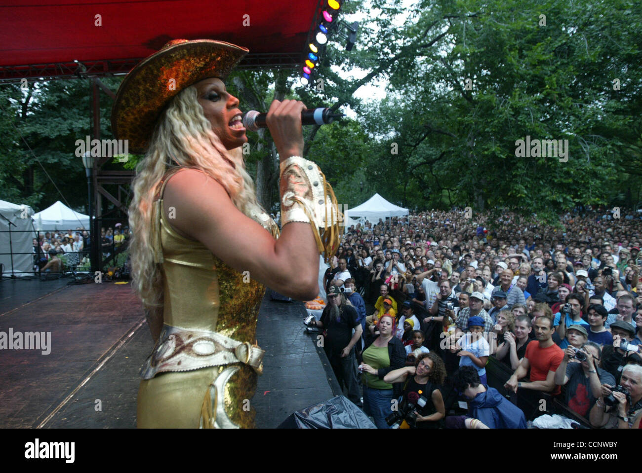 Agosto 21, 2004; Manhattan, NY, STATI UNITI D'AMERICA; RUPAUL esegue a Wigstock nell'ululato festival di Tompkins Square Park nell'East Village di New York City. Foto Stock